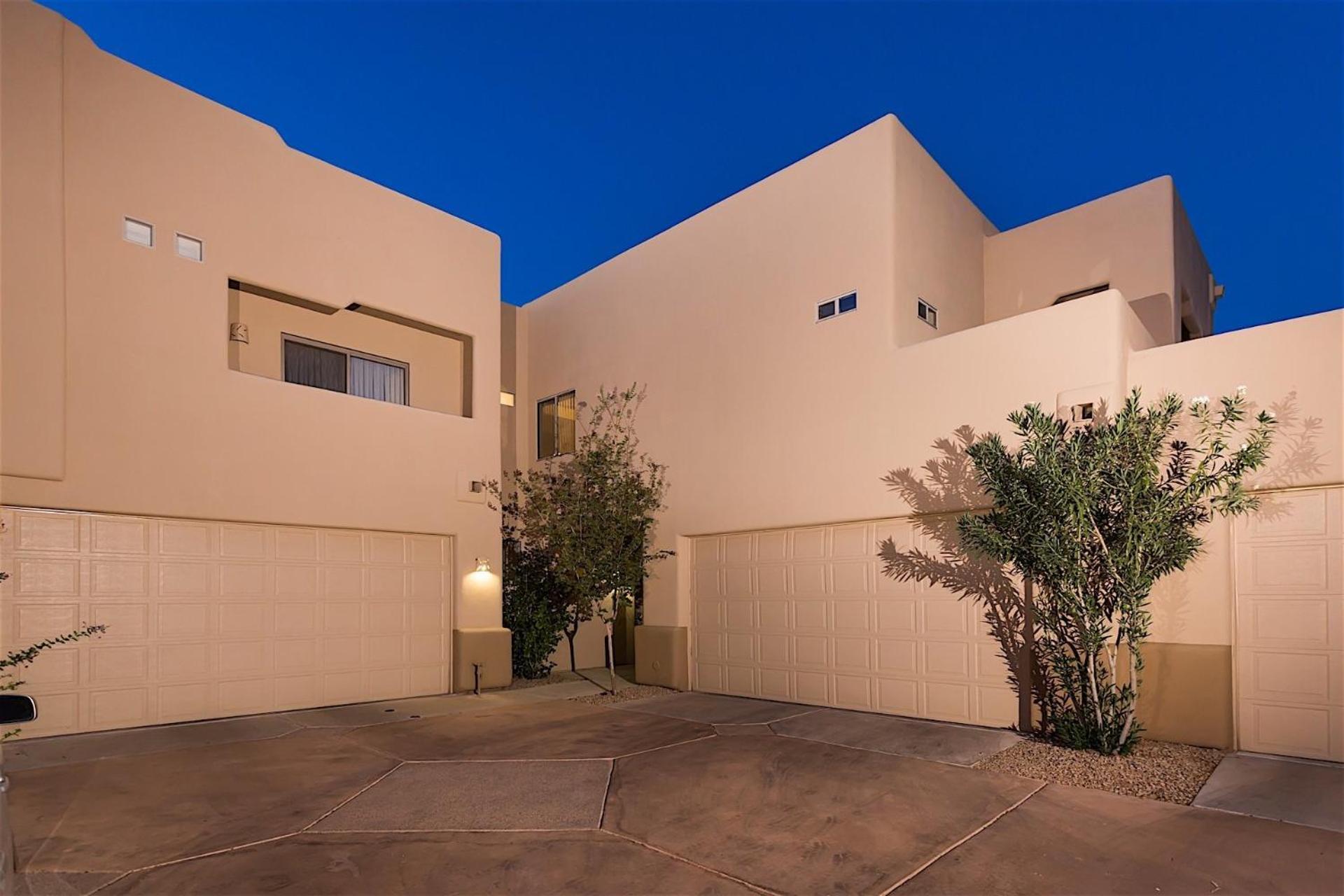 Az Nirvana 3 Bedroom Townhome Pool Holiday home *